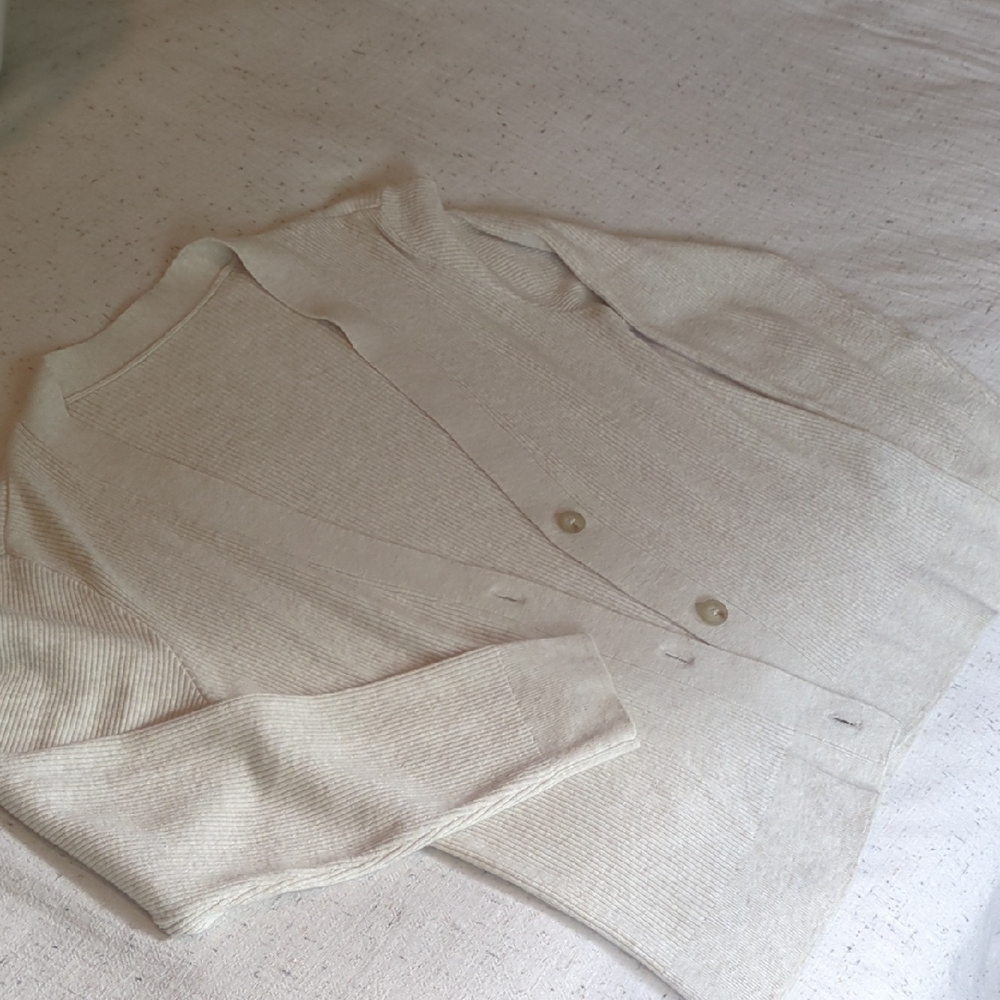 Uniqlo Cream Cardigan Sweatshirt